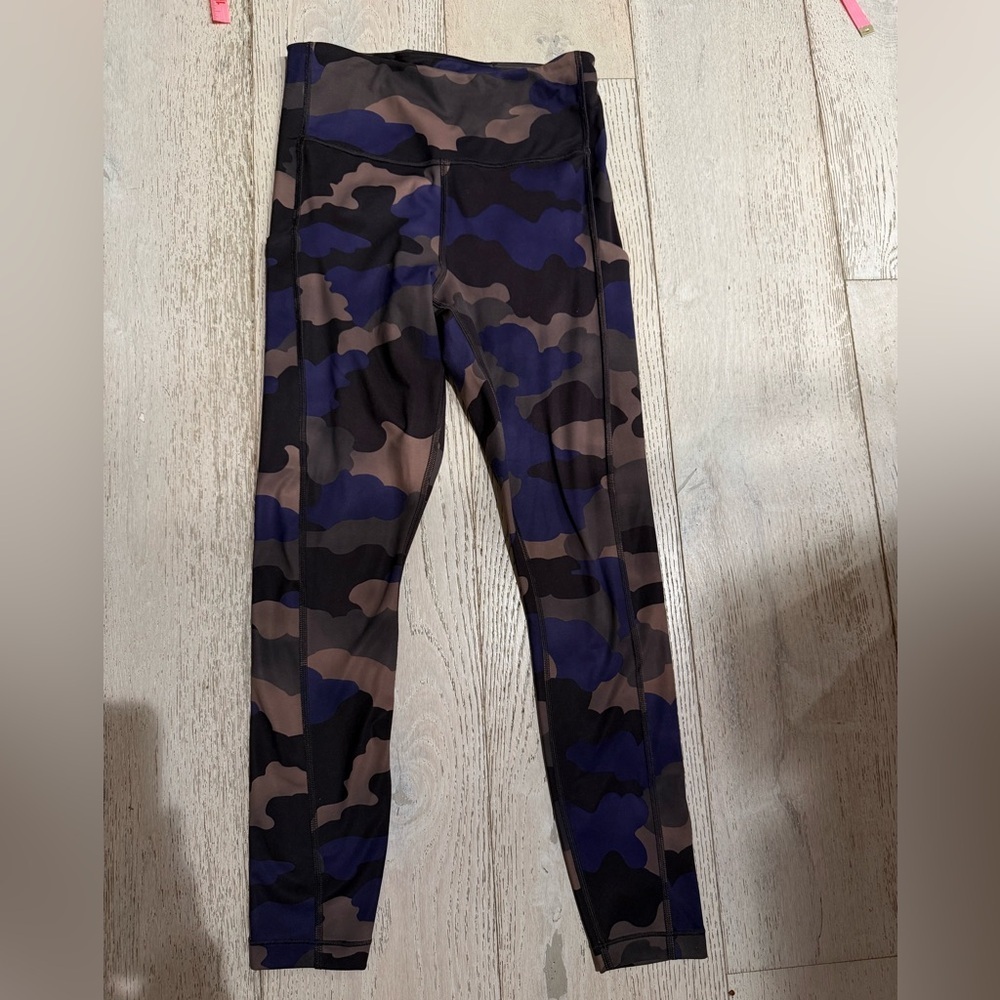 Athleta Ultimate Stash Printed 7/8 Tight Camo Size:XS Like New - Picture 5 of 10